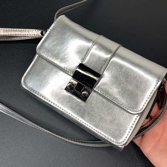 Sondra Roberts silver metallic wallet purse - Picture 1 of 5